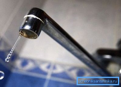 V případě vážných odchylek od hygienických norem se přívod vody zastaví. V případě vážných odchylek od hygienických norem se přívod vody zastaví.