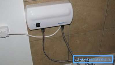 Pro pevnou instalaci je vhodnější použít samostatný kohout pro připojení.