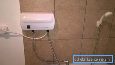 Zařízení s výkonem 3,5 kW může být zapojeno do elektrické zásuvky, ale s přísnými požadavky na zapojení.