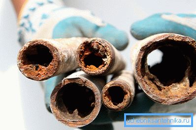Důvodem špatného výkonu topné sítě může být korozi nebo zablokování potrubí Důvodem špatného výkonu topné sítě může být korozi nebo zablokování potrubí