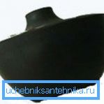 Důvodem, že voda neustále proudí z toaletní nádrže, může být ztráta pružnosti hrušky.