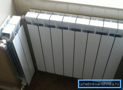 Příklad nekonvenční instalace hliníkových radiátorů Příklad nekonvenční instalace hliníkových radiátorů