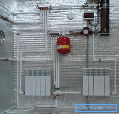 Příklad systému instalovaného ve zvukotěsné místnosti