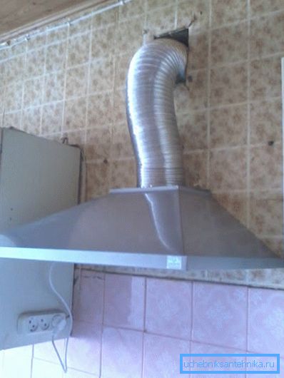 Příklad odstranění trubky do ventilačního hřídele Příklad odstranění trubky do ventilačního hřídele