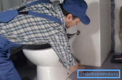 Připojení toalety k kanálu - důležitá etapa Připojení toalety k kanálu - důležitá etapa