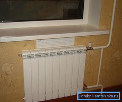 Vstupní kanál pod oknem je zárukou zdravého mikroklimatu v místnosti