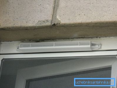 Vstupní ventil pro montáž do okenního rámu Vstupní ventil pro montáž do okenního rámu