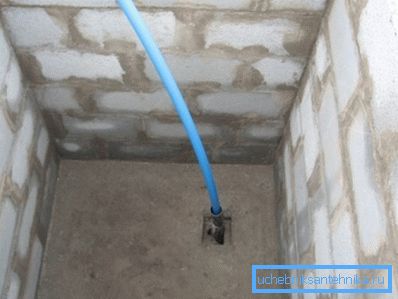 Pit nebo nastavení studny pro vodu bez koseonu