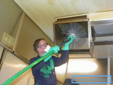 Čistěte kapuci speciální štětkou Čistěte kapuci speciální štětkou