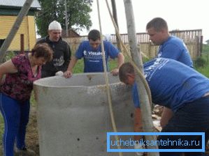 Proces vynechání železobetonových kroužků.