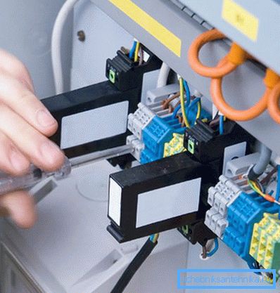 Práce s elektrickými spotřebiči vyžaduje dodržení pokynů.