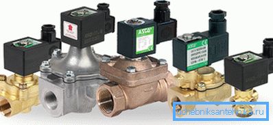 Různé elektromagnetické výrobky různých průměrů