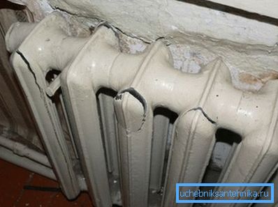 Rušení baterie v důsledku nadměrného zatížení