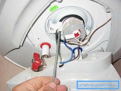 Oprava ohřívačů vody Ariston vyžaduje určité znalosti a dovednosti v oblasti elektřiny Oprava ohřívačů vody Ariston vyžaduje určité znalosti a dovednosti v oblasti elektřiny