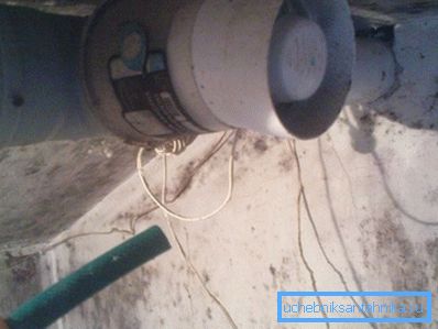 Pomocí plastových trubek lze mechanickou ventilaci snadno namontovat do stodoly pomocí vlastních rukou. Pomocí plastových trubek lze mechanickou ventilaci snadno namontovat do stodoly pomocí vlastních rukou.