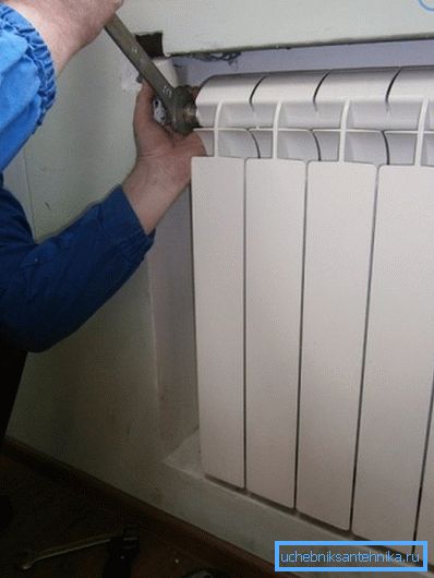 Nezávislá instalace baterií.