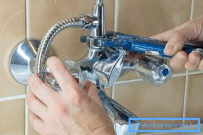 Nezávislá instalace sprchového mixeru pro koupelnu