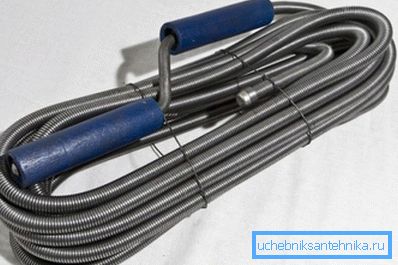 Vodovodní kabel pomůže zničit hustou a složitou trubku