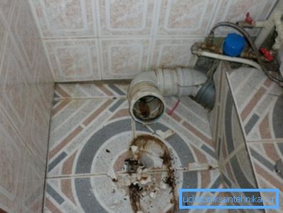 Koupelna po demontáži Koupelna po demontáži