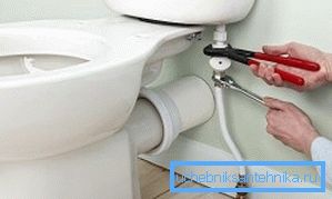 Montáž toaletní cisteren - připojení Montáž toaletní cisteren - připojení