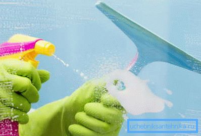 Škrabka pro odstraňování skvrn od povrchu skla