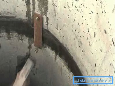 Upevnění betonových kroužků.