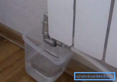 Vypusťte před demontáží Vypusťte před demontáží