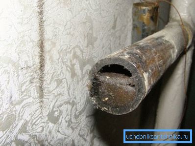 Časem může plaketa ucpat téměř celou vnitřní dutinu