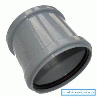 Spojovací prvek pro PVC materiály používané pro odpadní vody