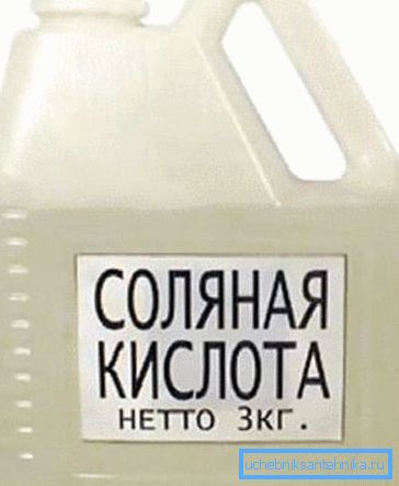Kyselina chlorovodíková v polyethylenové nádobě. Kyselina chlorovodíková v polyethylenové nádobě.