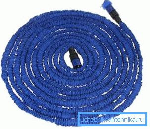 Moderní elastická hadice.