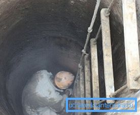 Musíte jít dolů po schodech nebo na speciálním navijáku Musíte jít dolů po schodech nebo na speciálním navijáku