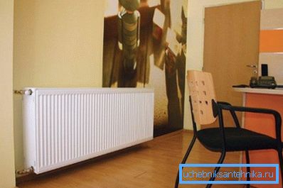 Ocelový panelový chladič uvnitř