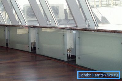 Skleněné plochy jsou důležité v kancelářských prostorách: kanceláře, konferenční místnosti