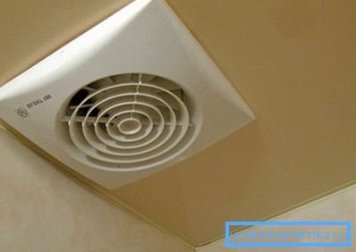 Vypadá to jako ventilace v strečovém stropu.