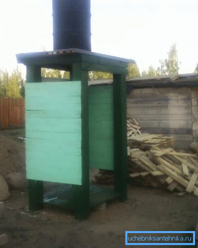 Typický design letní sprchy s barel. Typický design letní sprchy s barel.