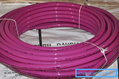 Potrubí topení Rehau Rautitan Pink přichází ve svitcích.