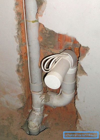 Zabezpečte, utěsněte a izolujte trubku uloženou v betonu