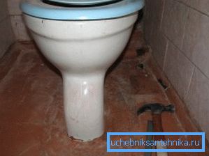 Mnoho na toaletu stále mají toalety vyrobené v Sovětském svazu.