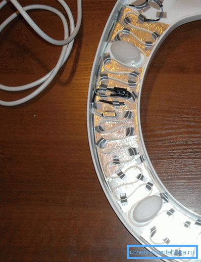 Umístěte topný kabel
