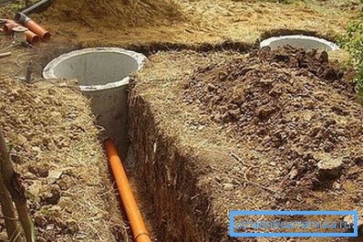Potrubí ležící v septiku Potrubí ležící v septiku