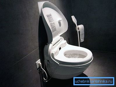 WC mísy ze země stoupajícího slunce