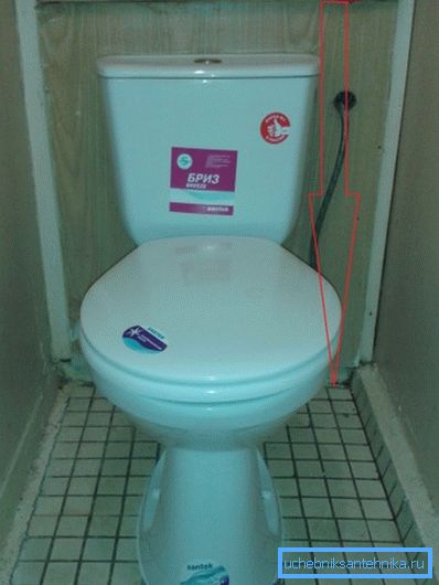 Toalety do 70 cm (nízké) jsou instalovány v koupelnách se sanitárními skříněmi