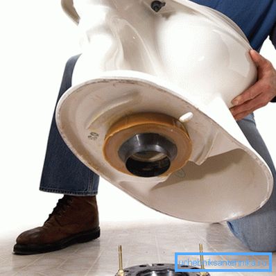 Jakýkoli mistr může instalovat nové WC. Jakýkoli mistr může instalovat nové WC.
