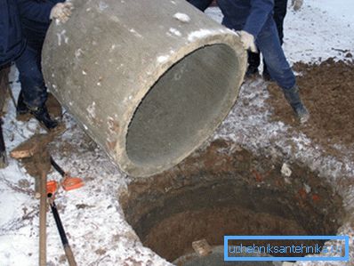 Instalace kroužků do jímky akumulačního typu Instalace kroužků do jímky akumulačního typu