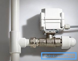 Instalovaný elektrický jeřáb na vodu Instalovaný elektrický jeřáb na vodu