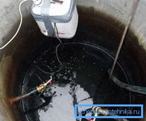 Přístroj z vodovodu z betonových kroužků samozřejmě není Newtonovým košem, ale také musíte myslet a také se můžete zmást v organizaci (foto 