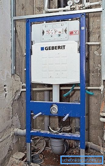 Úzká instalace určená k instalaci na hlavní stěny