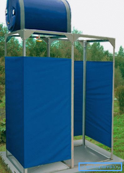 V tomto příkladu je základ desky potřeba pouze pro pohodlí instalace sprchového koutu.