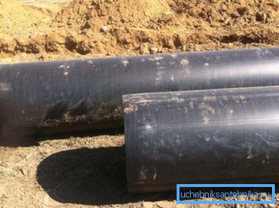 Nedávno se při výrobě instalatérských materiálů začal tento materiál nahrazovat plastovými výrobky, ale jeho použití je pro tento den relevantní.